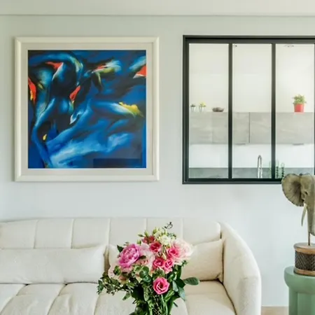 Bright With Panoramic Views *